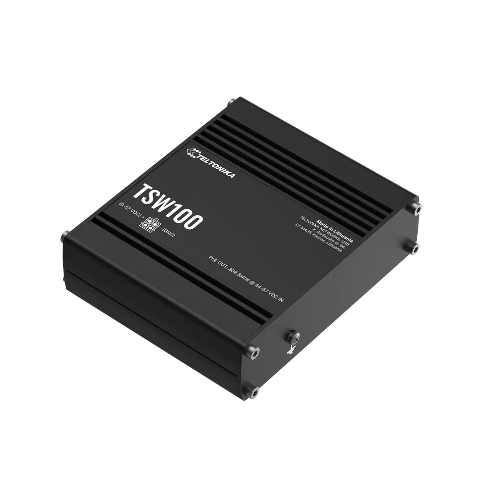 Teltonika TSW100 – диагональный вид корпуса с портами Ethernet и PoE+