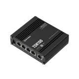Teltonika TSW100 – передняя панель с пятью портами RJ45