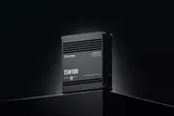 Teltonika TSW100 – вид корпуса с маркировкой на чёрном фоне