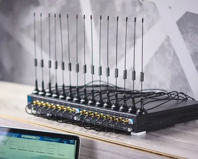 VoIP GSM шлюз Dinstar UC2000-VF-8G-B (на 8 СИМ карт)